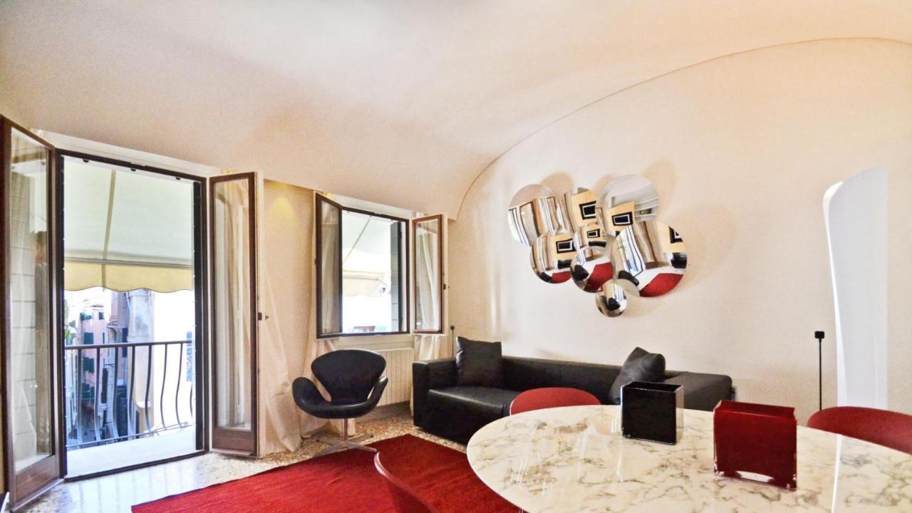 Lejlighed Ai Bareteri Luxury Canal View *