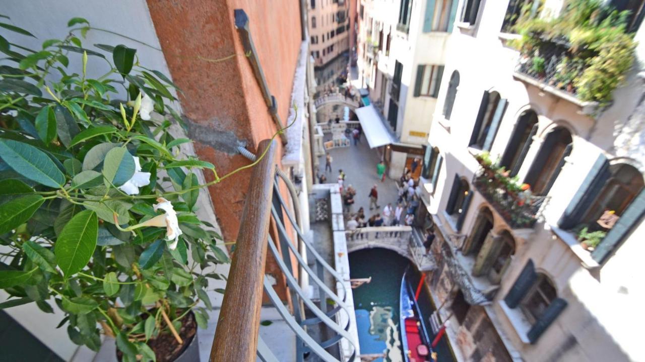 Ai Bareteri Luxury Canal View * Venedig
