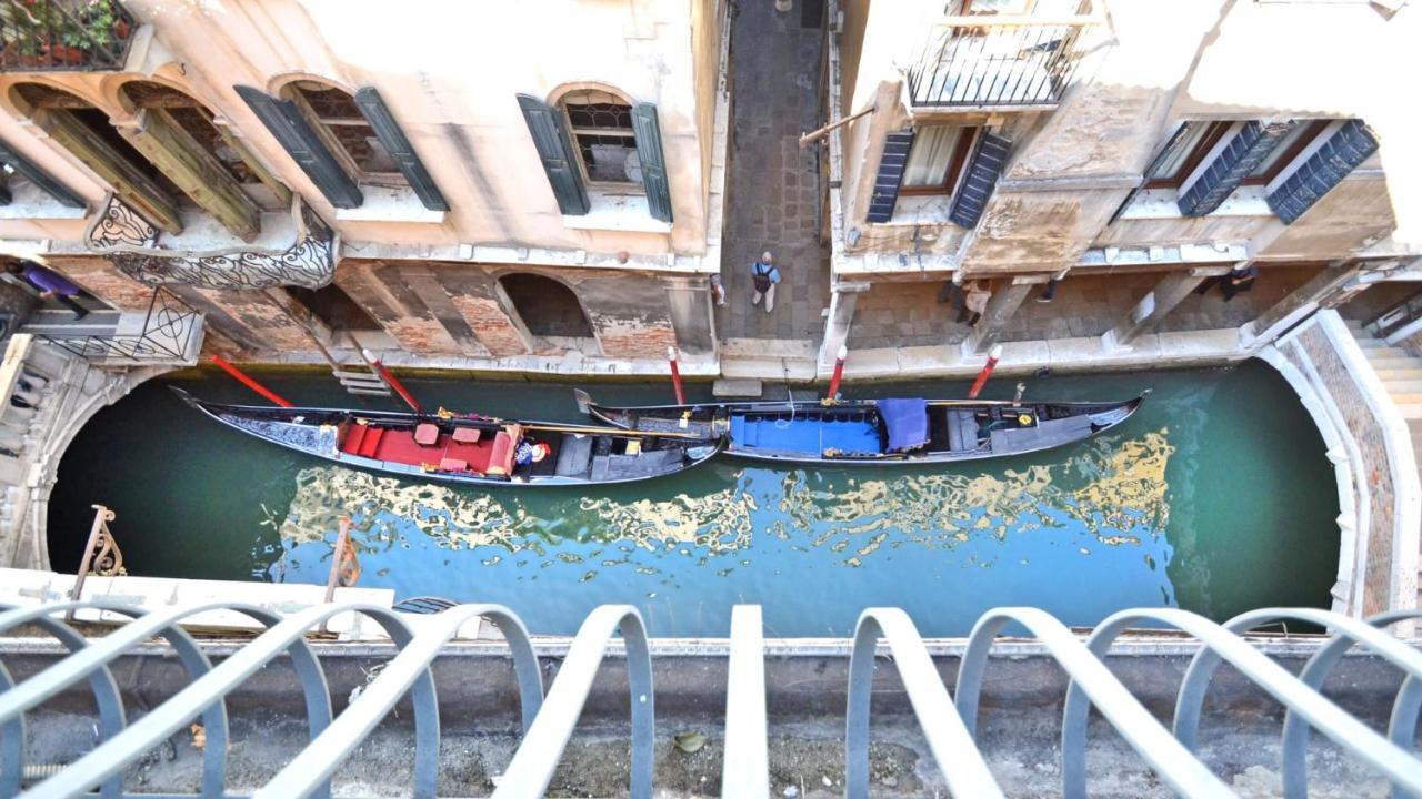 Ai Bareteri Luxury Canal View * Venedig